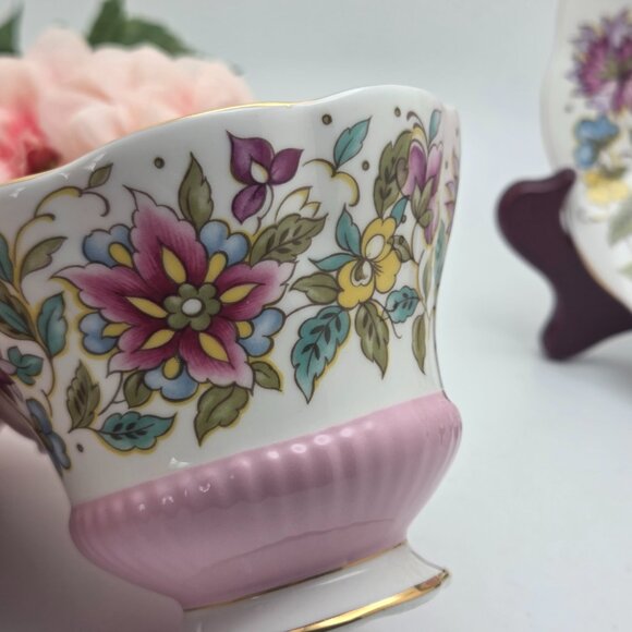 Vintage Royal Albert Pink and Floral Jacobean Tea Cup and Saucer Set - Picture 9 of 12
